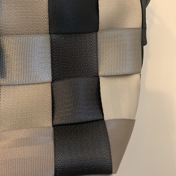 Harveys CARRIAGE RING Shoulder Bag Multi Color - Picture 4 of 17